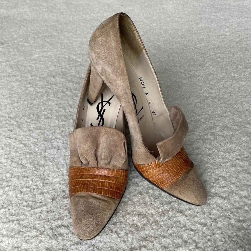 VINTAGE YSL Paris - Yves Saint Laurent Beige Suede Pumps - Size 8
